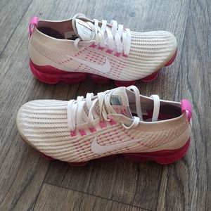 WOMEN'S VAPORMAX ATHLETIC RUNNING SHOES SIZE 8